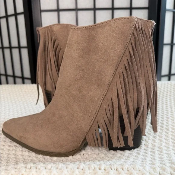 Candie’s Fringe Heeled Ankle Booties - Tan 7.5 - Picture 2 of 6